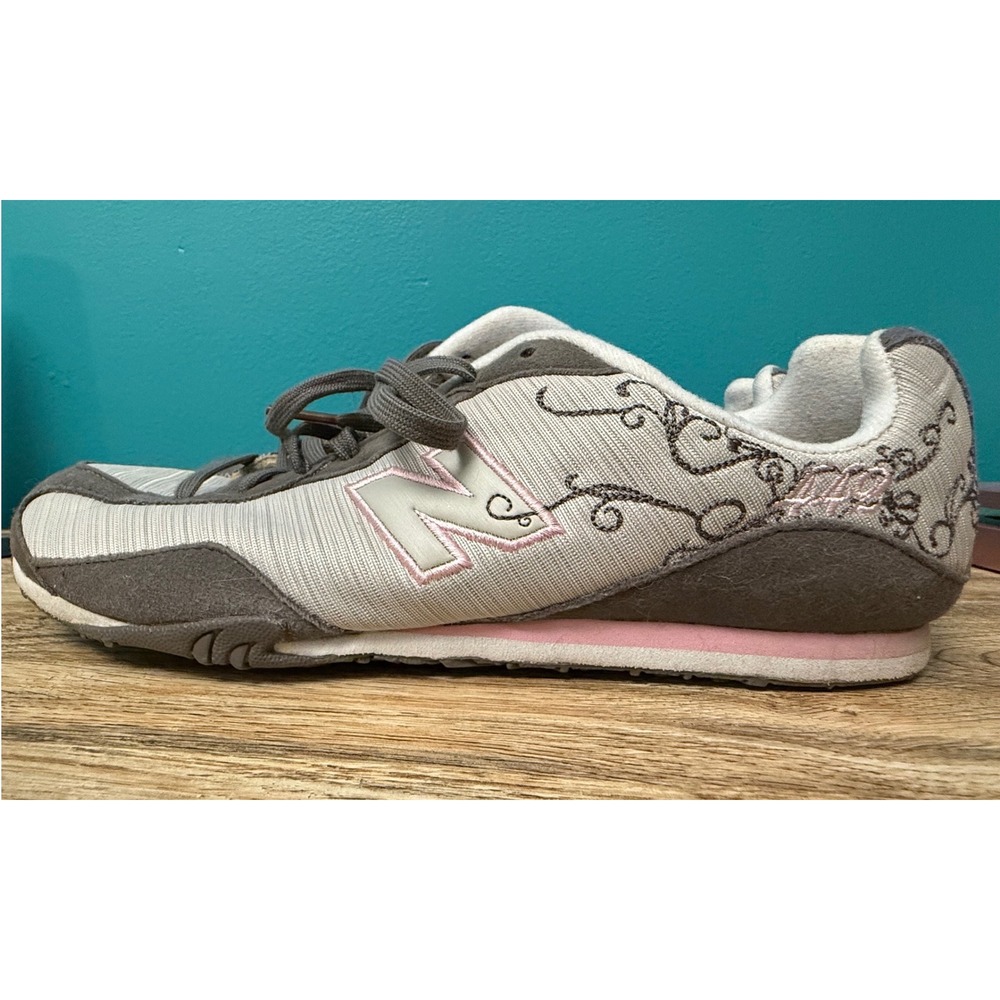 New Balance 442 Sneakers Womens 9 Grey Pink Y2K Cute Floral Embroidered Low Top